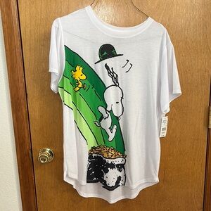 ⭐️ host pick ⭐️ Peanut Saint Patricks White Graphic T-Shirt with Cartoon Print